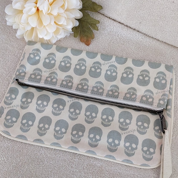 Treesje Handbags - Treesje Fabric Foldover 'Fatal' Clutch w/ Zipper